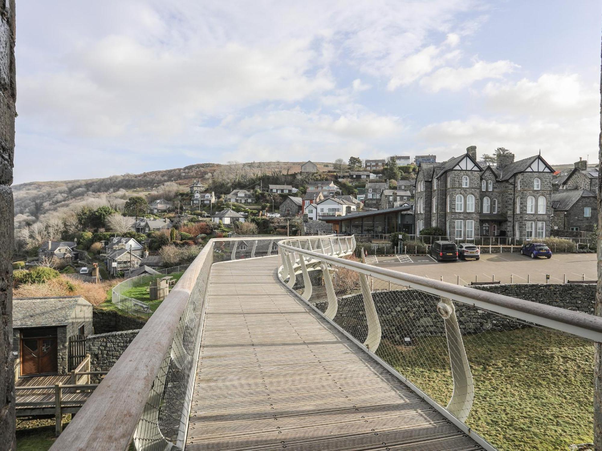 Harlech Apartments - Efnisien Exterior photo
